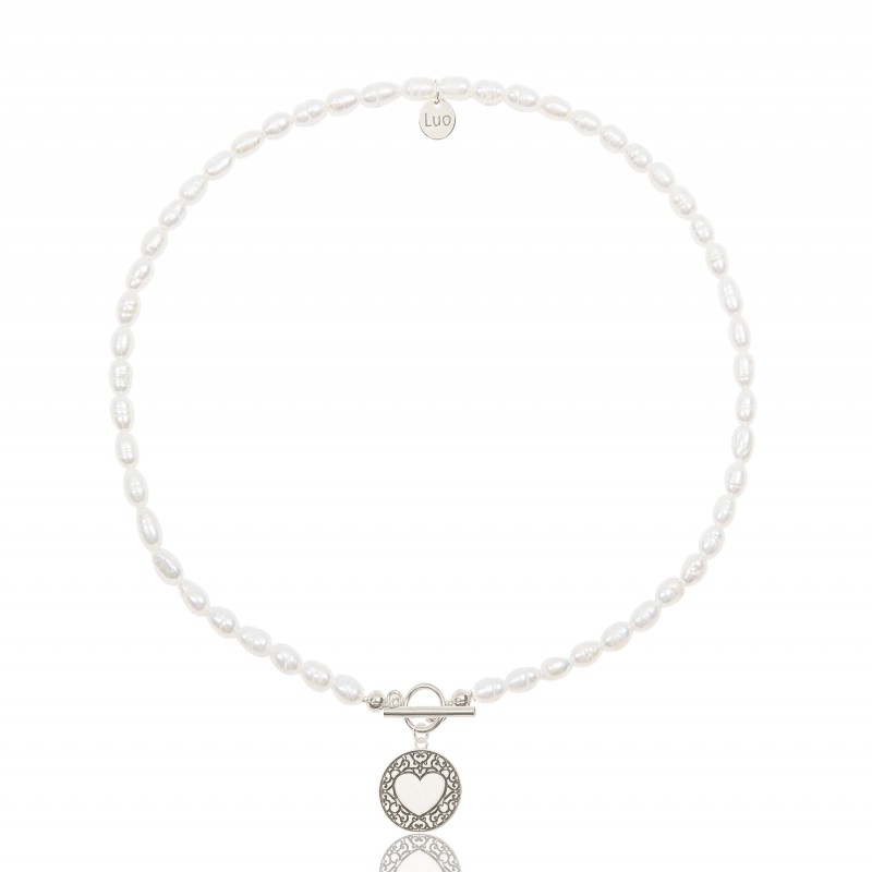 Naszyjnik z naturalnych pereł z grawerowanym sercem