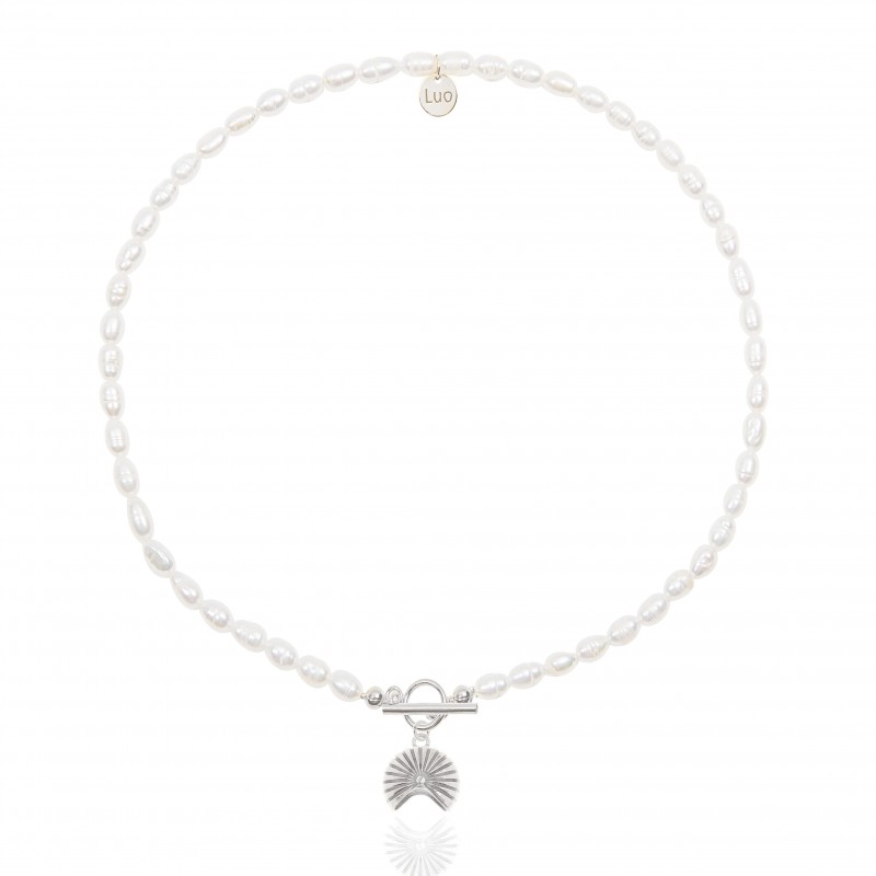 Naszyjnik z naturalnych pereł z masywną muszlą