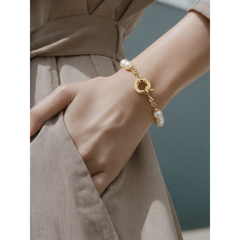 Bransoletka z dużych naturalnych pereł z ozdobnym zapięciem