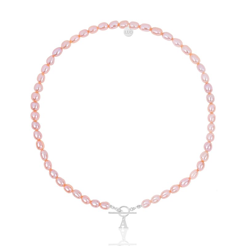 Naszyjnik z naturalnych różowych pereł ze srebrną literką